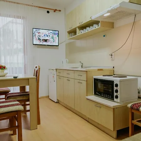 Dinka Apartmanhotel *