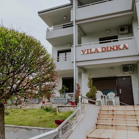 Dinka Apartmanhotel *
